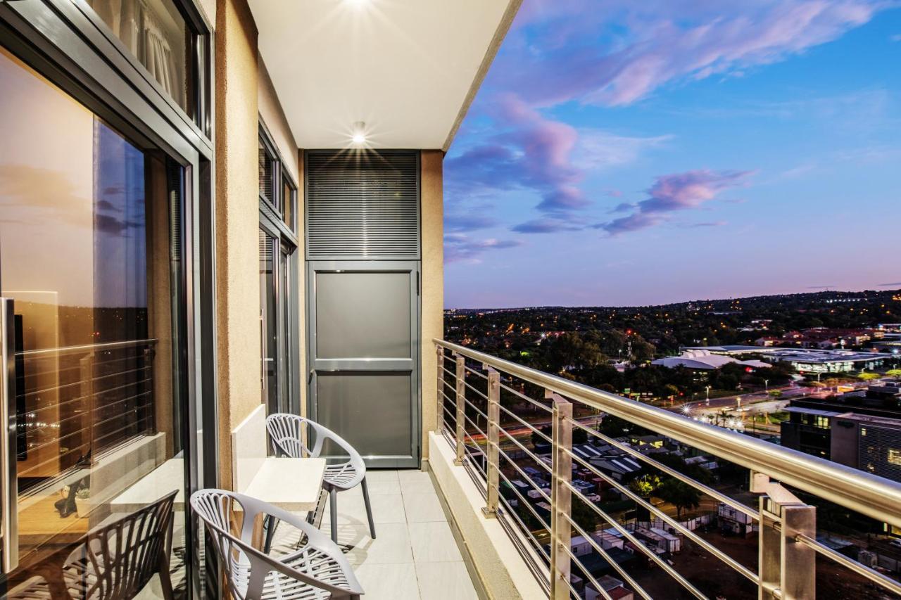Menlyn Maine Residence Unit 1419 Pretoria-Noord Eksteriør bilde
