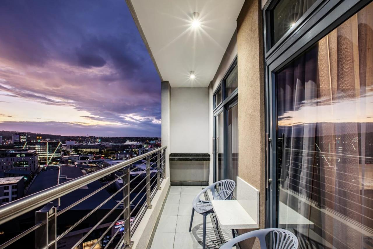 Menlyn Maine Residence Unit 1419 Pretoria-Noord Eksteriør bilde